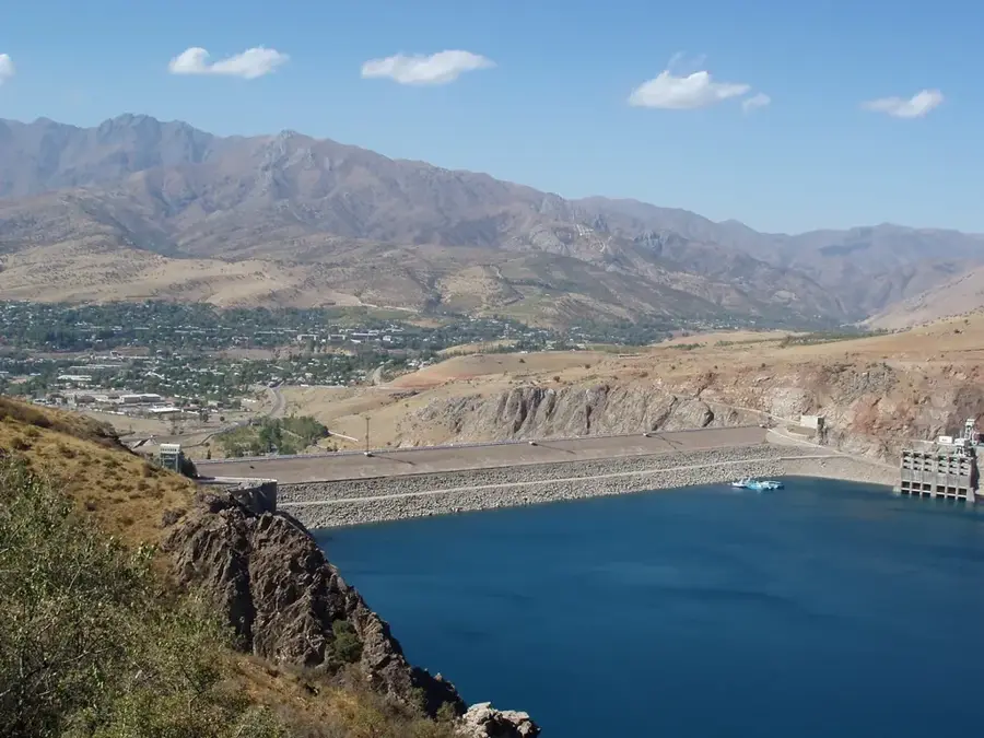 Tscharwak-Stausee — Angren (Usbekistan)