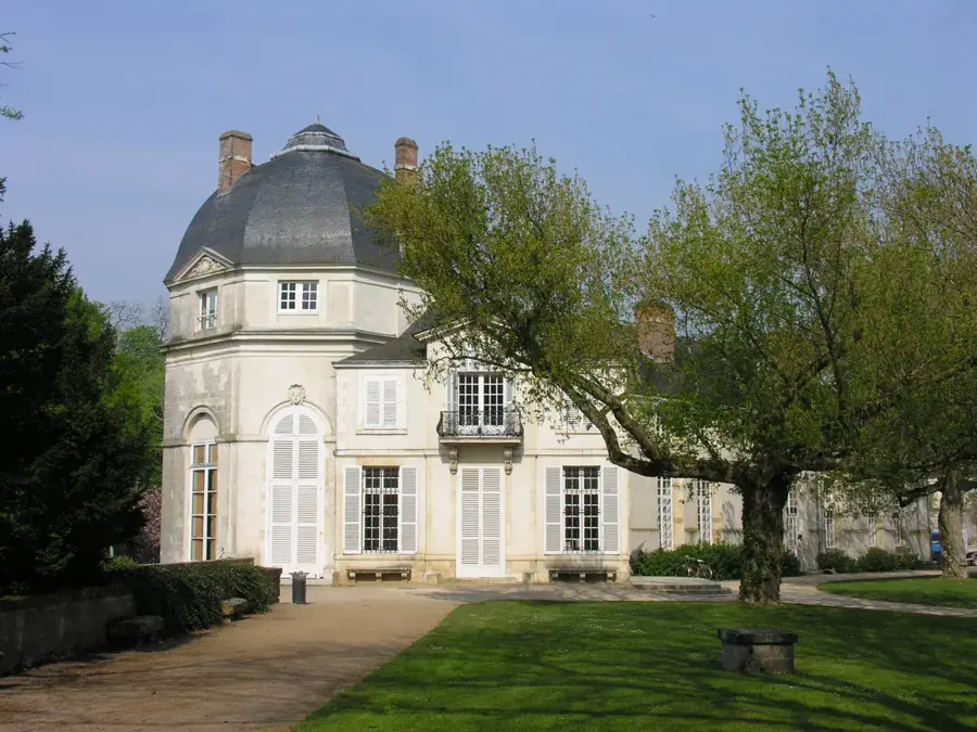 Châteauneuf-sur-Loire – city