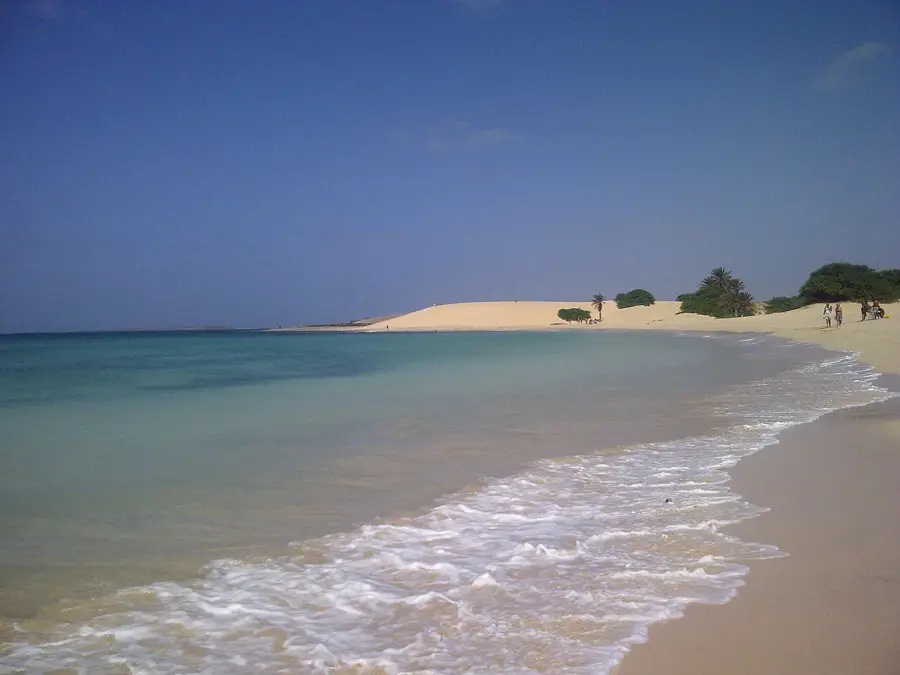 Praia de Chaves — Hafen von Sal Rei (Cabo Verde)