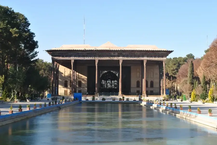 Palatul Chehel Sotoun — Catedrala Vank (Iran)
