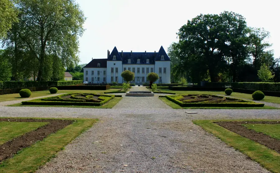Chevigny-Saint-Sauveur – city