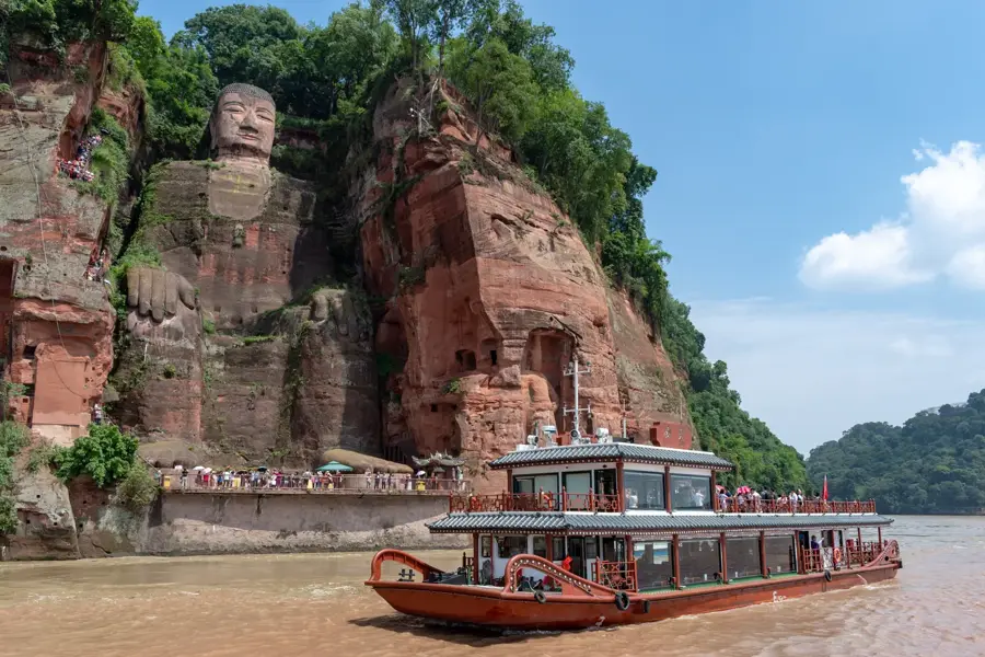Leshan — Csengcsou (Kína)