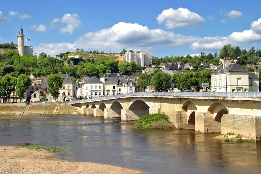 Chinon – city