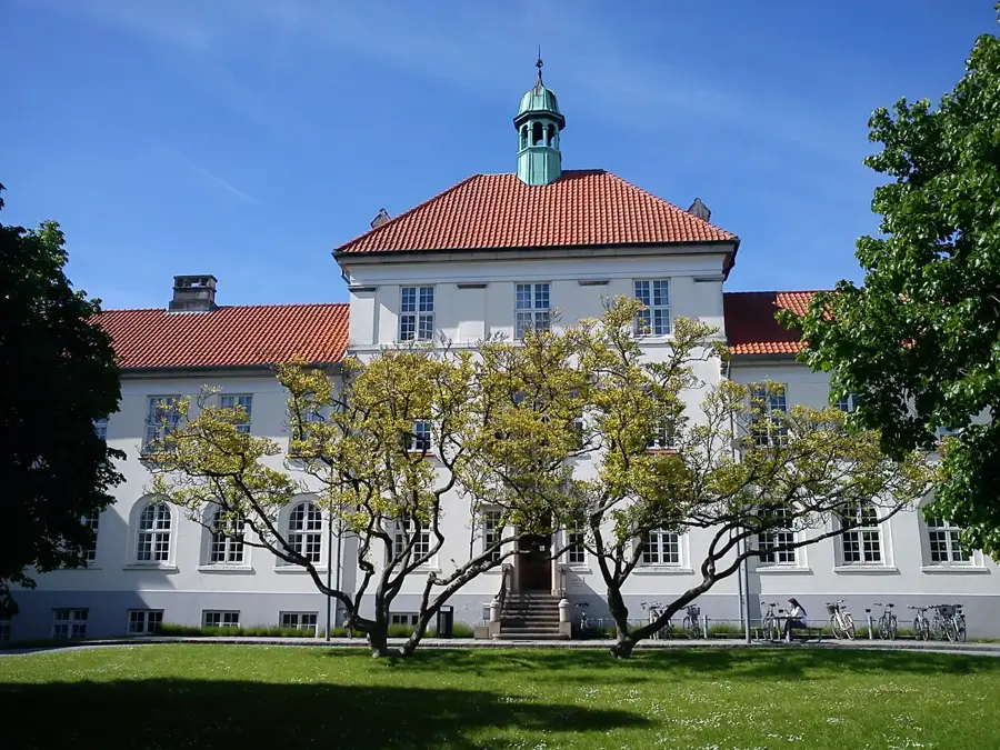 Au – város
