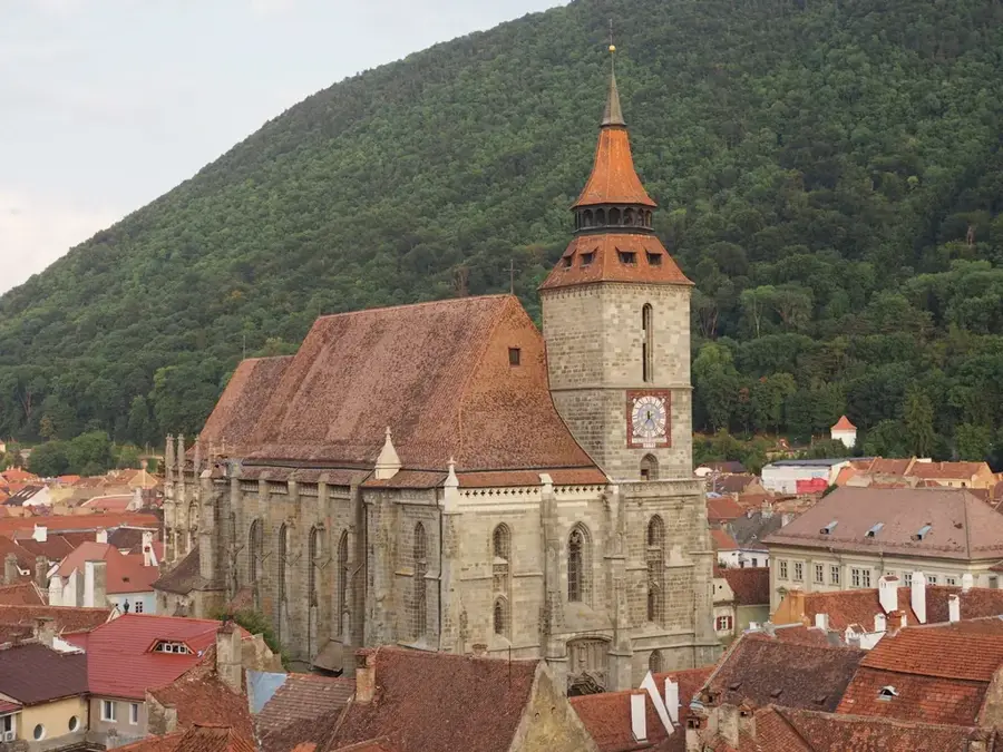 Biserica Neagră – oraș