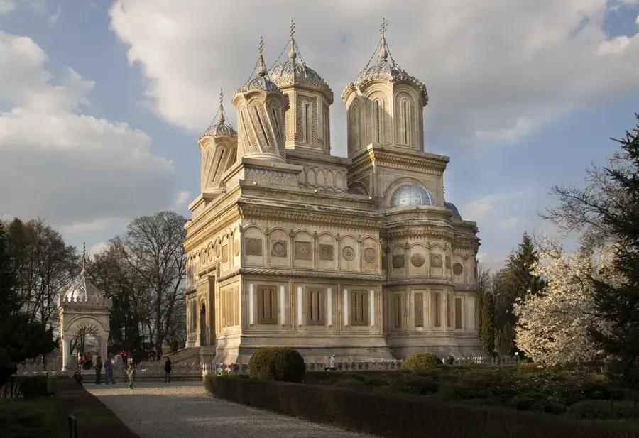 Curtea de Argeș – oraș