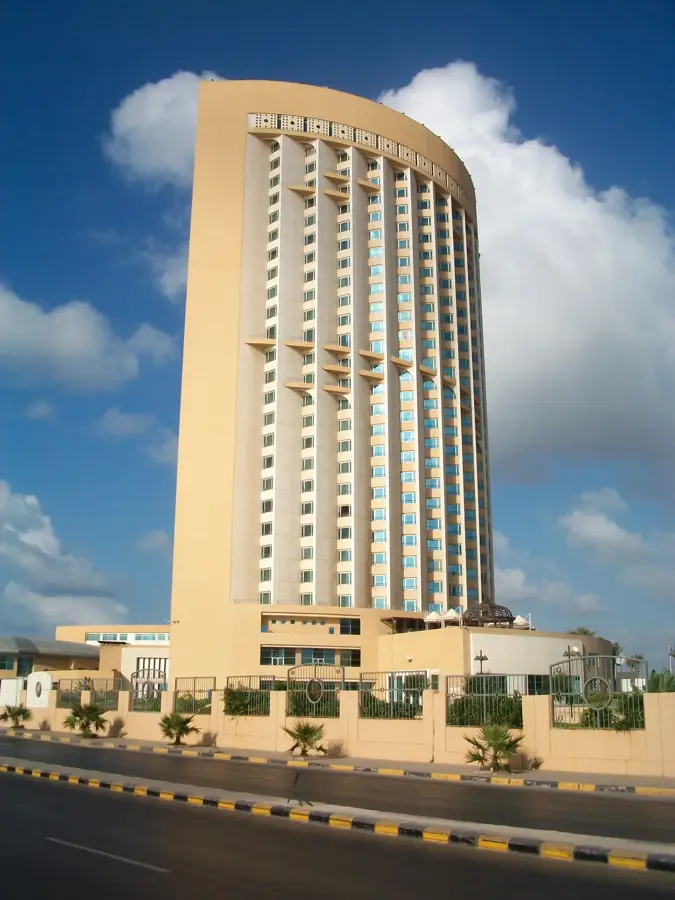 Corinthia Hotel Tripolis — Tripolis-Stadion (Libyen)