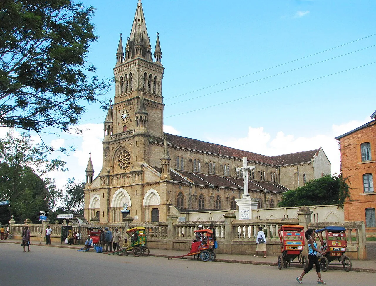 COTONA Textilfabrik — Große Moschee von Morondava (Madagaskar)