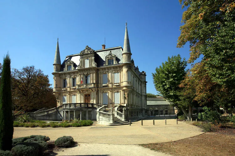 Courthézon – city