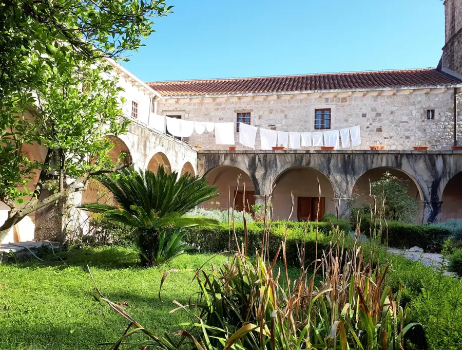 Lovorno — Kanli Kula (Montenegro)