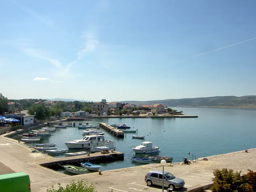 Starigrad-Paklenica — Dschabal Nuqum (Jemen)