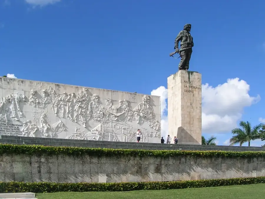 Che Guevara Mausoleum — Viñales Valley (Cuba)