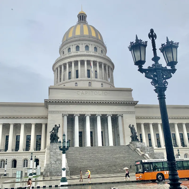 El Capitolio — Santiago de las Vegas (Cuba)