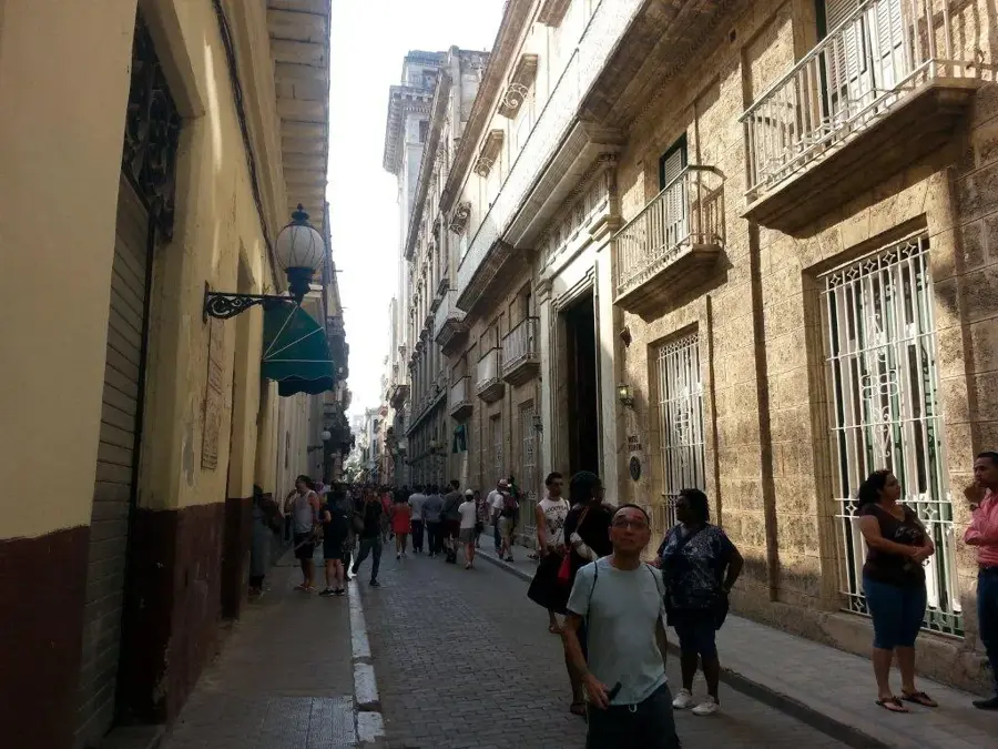 Calle Obispo — Colón temető (Kuba)