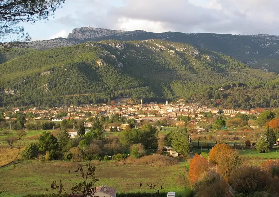 Cuges-les-Pins – city