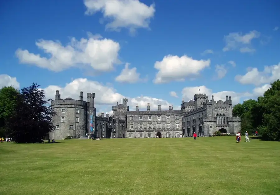 Castelul Kilkenny — Tullamore (Irlanda)