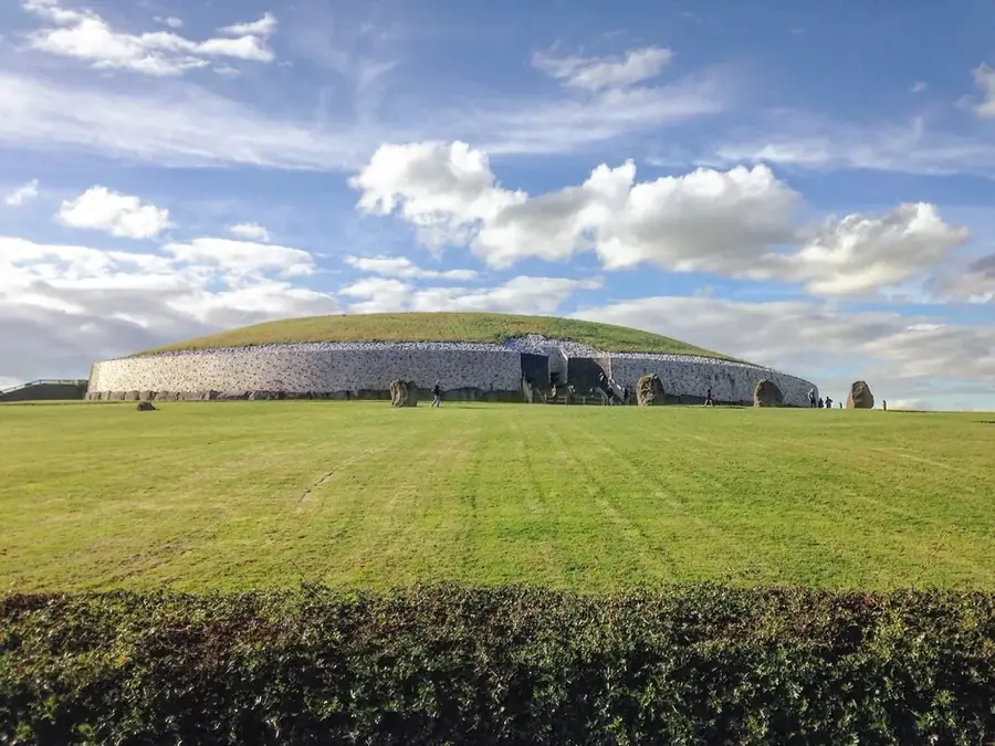 Newgrange — River Liffey (Irlanda)
