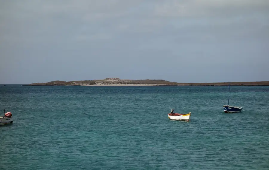 Festung des Herzogs von Bragança — Hafen von Sal Rei (Cabo Verde)