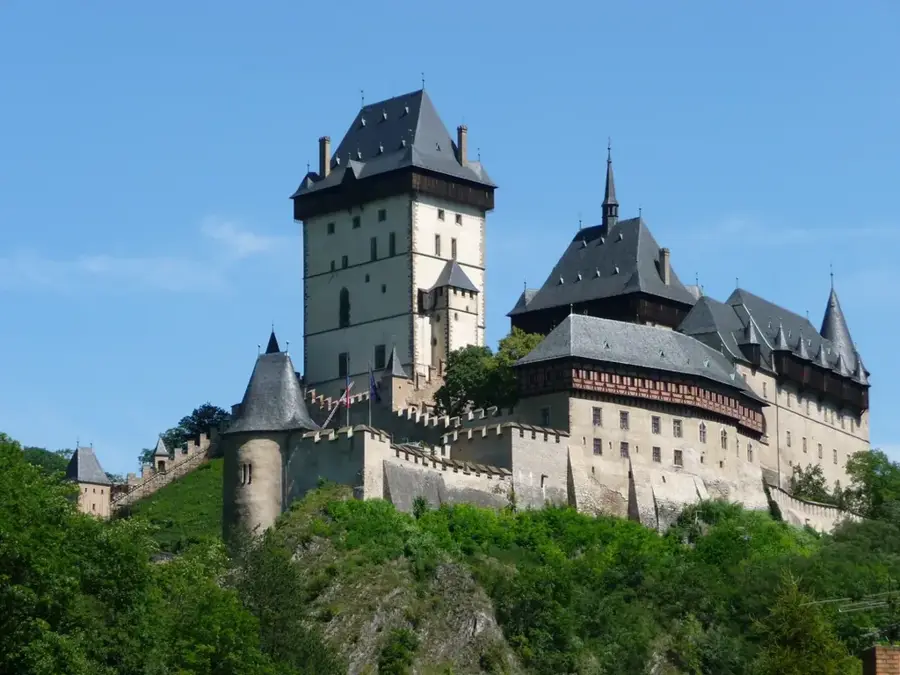 Burg Karlstein — Burg Zvíkov (Tschechien)
