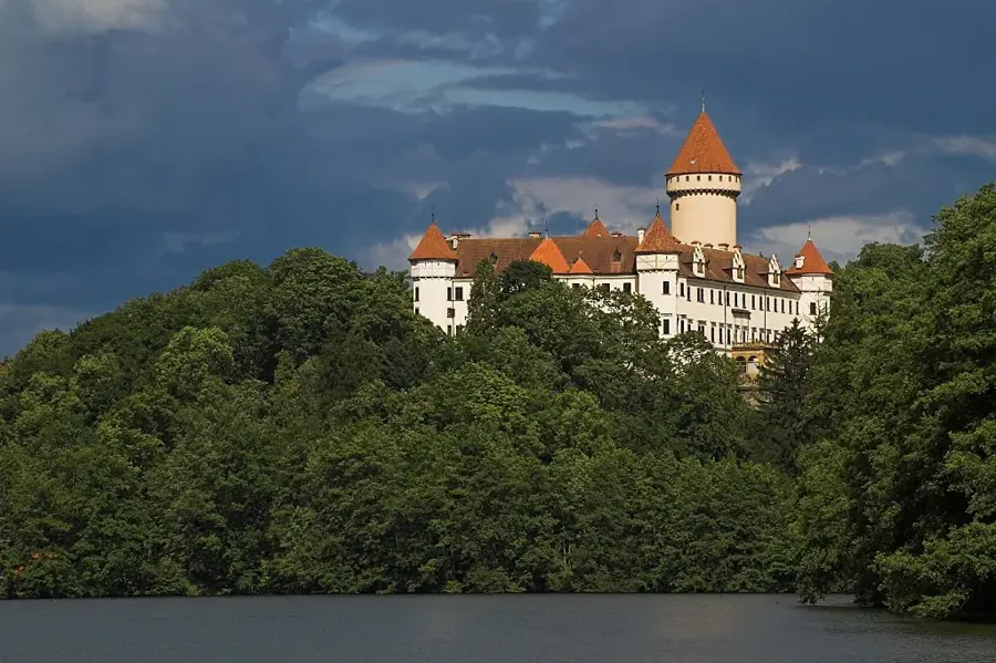 Schloss Konopiště — Burg Zvíkov (Tschechien)