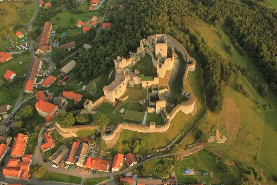 Burgruine Rabí — Burg Zvíkov (Tschechien)