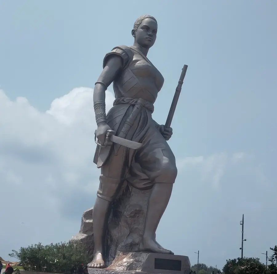 Dahomey Amazon Monument — Cotonou Lighthouse (Benin)