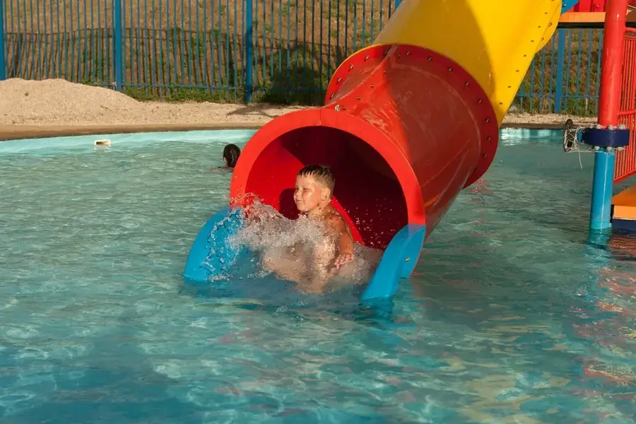 Dalğa Beach Aquapark — Ateschgah (Aserbaidschan)