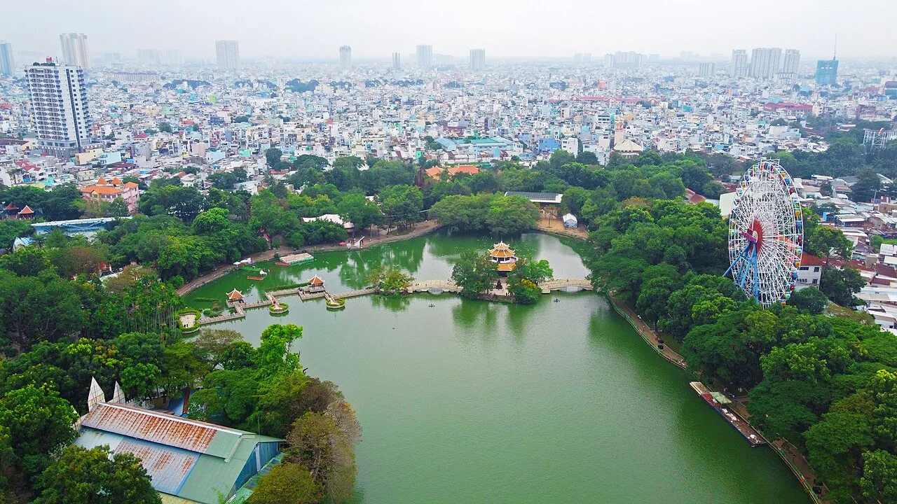 Đầm Sen Wasserpark — Hafen von Saigon (Vietnam)