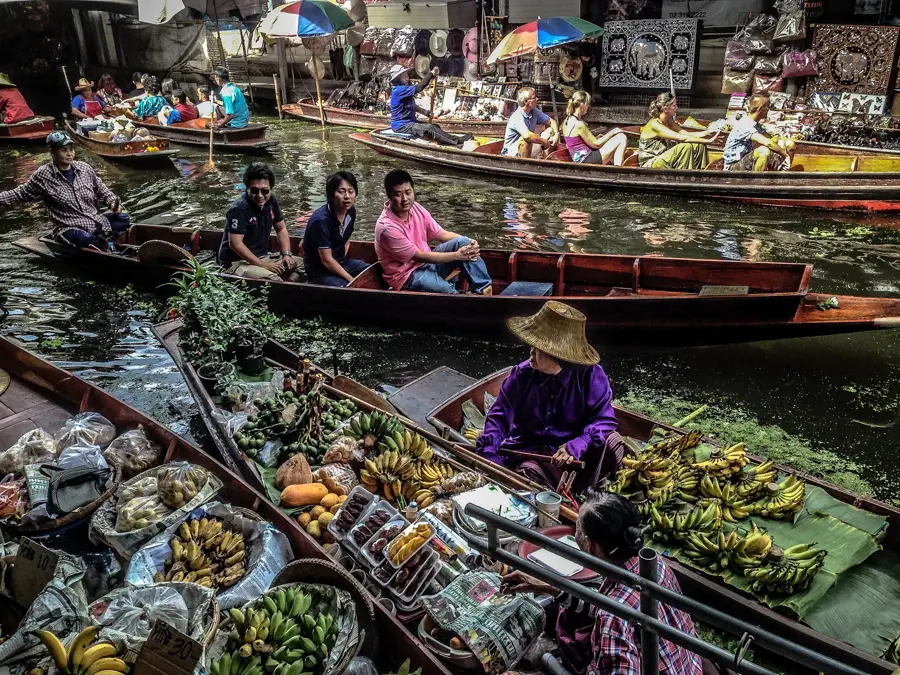 Schwimmender Markt Damnoen Saduak — Nakhon Sawan (Thailand)