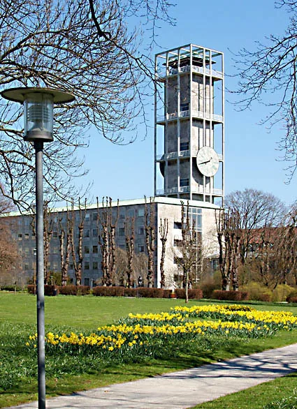 Aarhusi városháza — Jelling-kövek (Dánia)