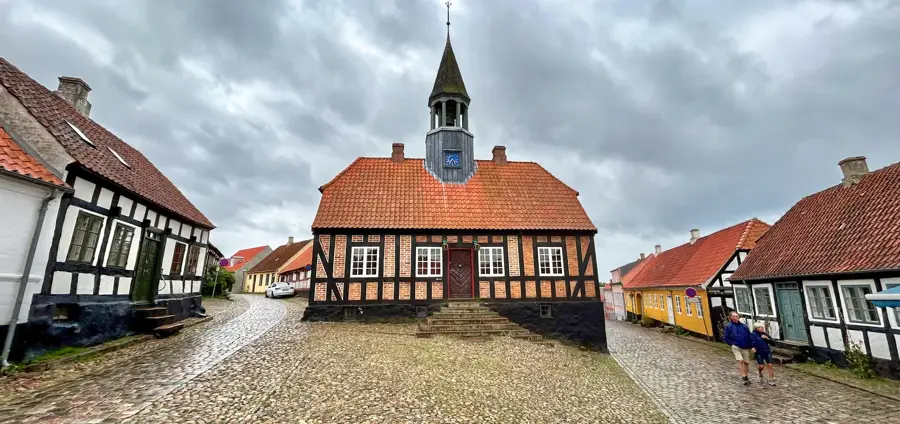 Ebeltoft — Jelling-kövek (Dánia)