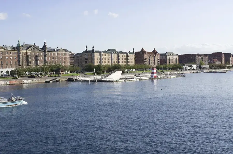 Islands Brygge — Frederiksborg kastély (Dánia)