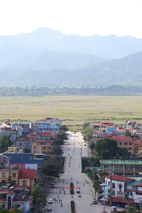 Điện Biên Phủ — Phonsavan (Laos)