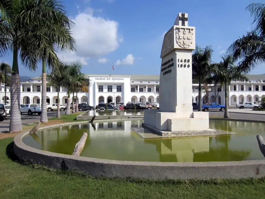 Dili Uferpromenade — Berg Manucoco (Timor-Leste)