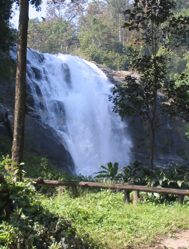 Parcul Național Doi Inthanon — Wat Phra That Doi Suthep (Thailanda)