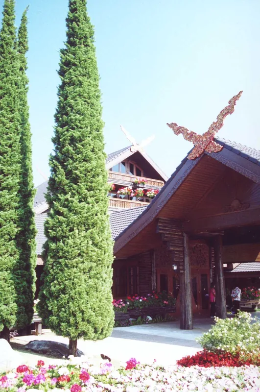 Vila Regală și Grădinile Doi Tung — Mina de lignit Mae Moh (Thailanda)