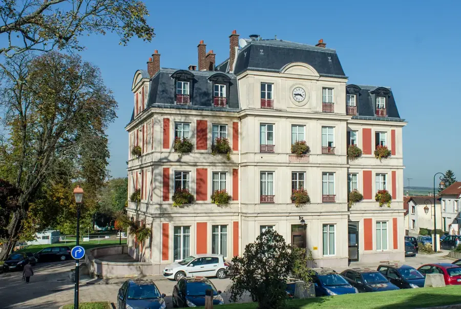 Domont – city