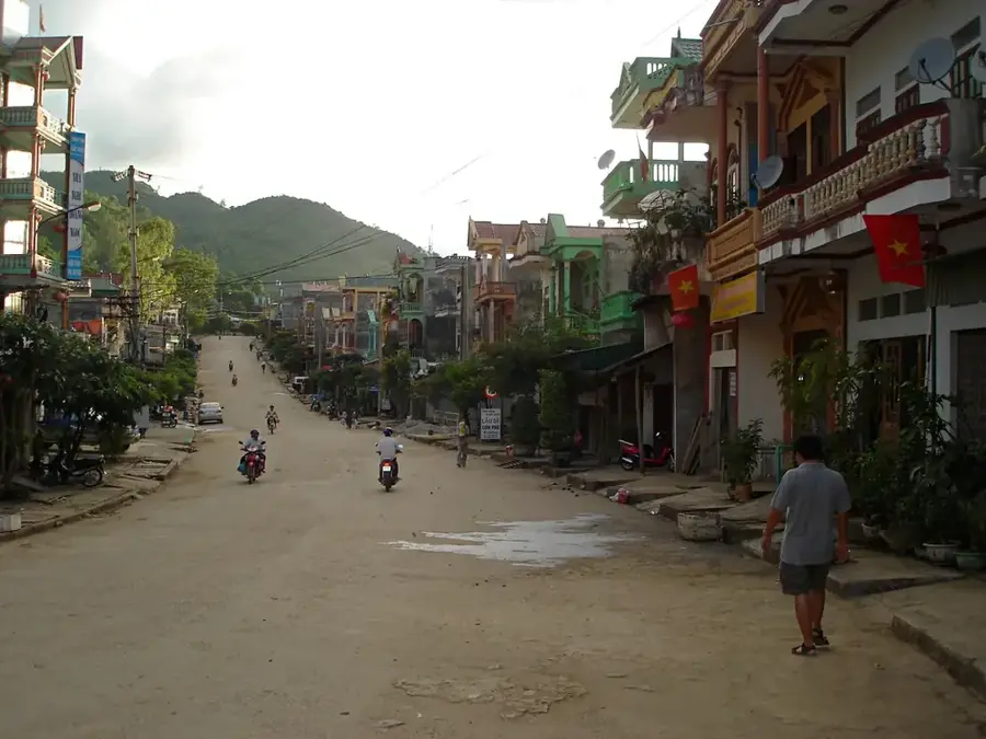 Geopark Dong Van Karstplateau — Thác-Bà-See (Vietnam)