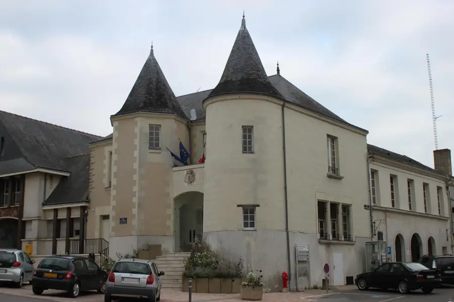 Doué-la-Fontaine – city