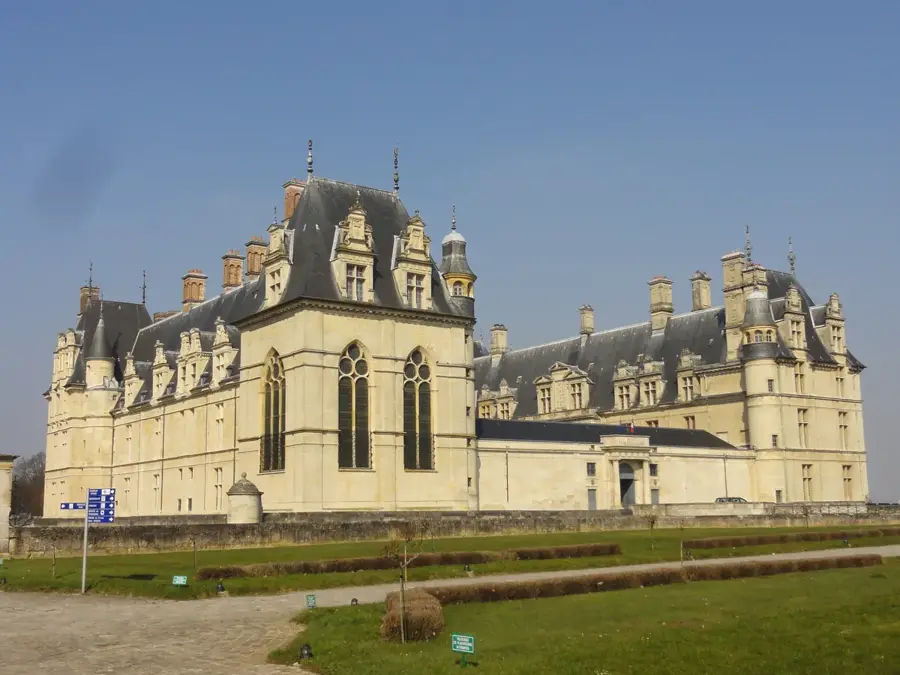 Écouen – city