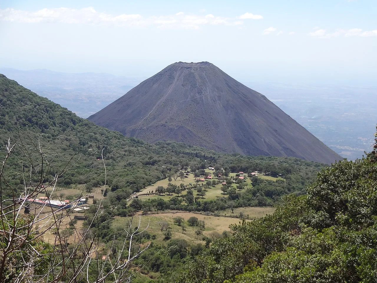 Ruins of El Carmen Church — La Giralda Viewpoint, Cerro Verde (El Salvador)