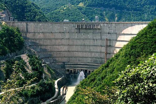 Enguri-Staumauer — Senaki (Georgien)
