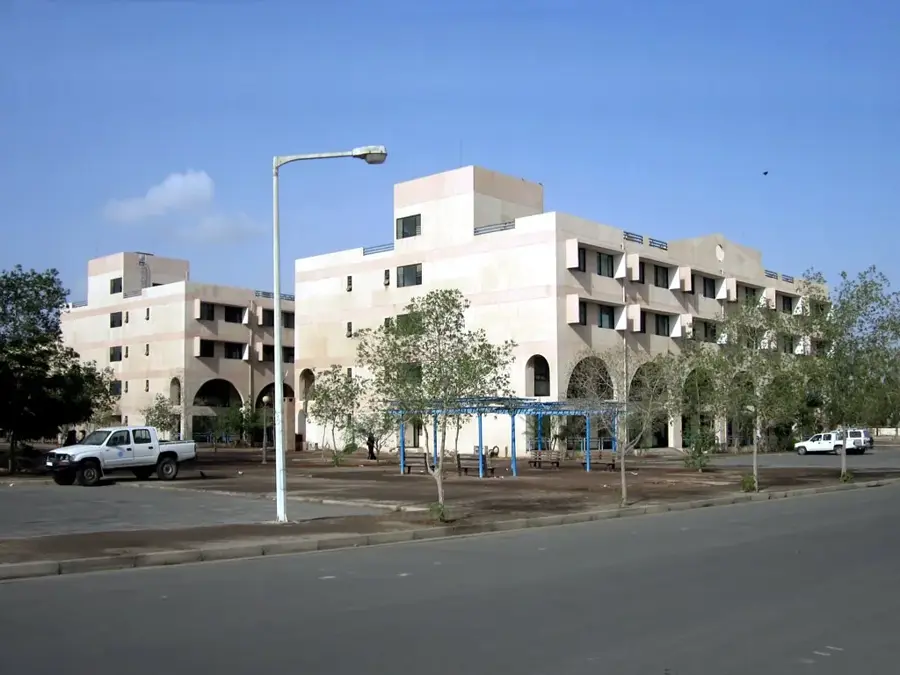 Massaua-Wohnkomplex — Nakfa-Denkmal (Eritrea)
