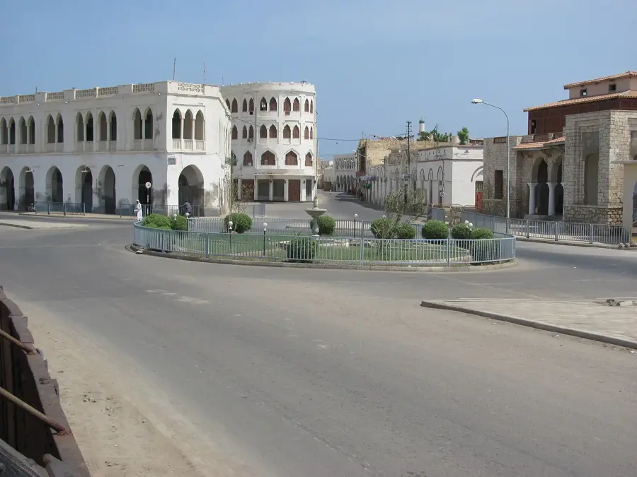 Scheich-Hanafi-Moschee — Nakfa-Denkmal (Eritrea)