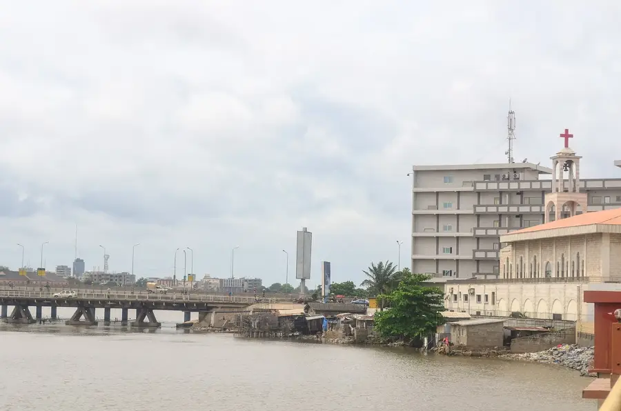 Cotonou Petroleum Terminal — Cotonou Lighthouse (Benin)