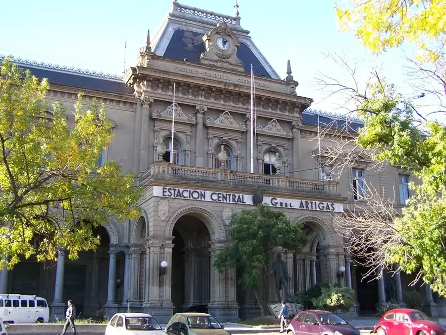 Hauptbahnhof General Artigas — Montevideo (Uruguay)