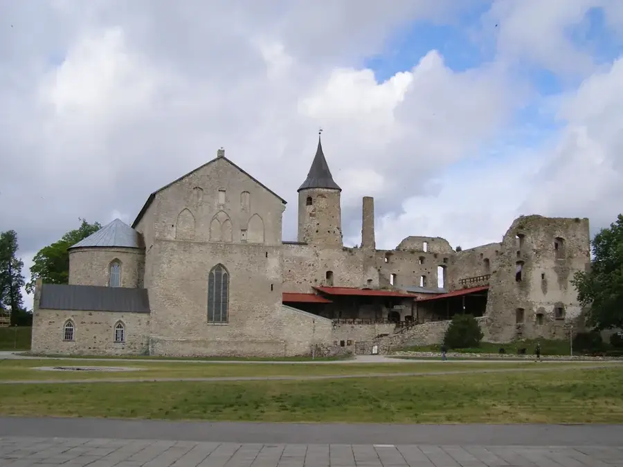 Castelul Haapsalu — Lacul Valgejärv (Estonia)
