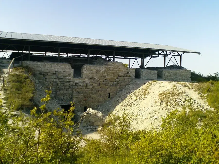 Ruinele Castelului Maasi — Ibra (Oman)