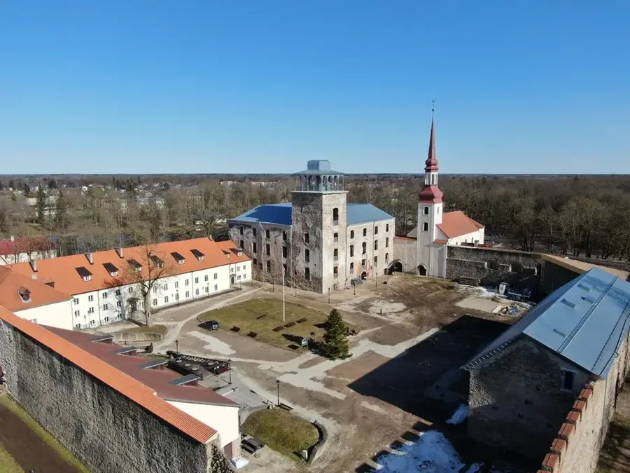 Ruinele Castelului Põltsamaa — Rezervația Naturală Alam-Pedja (Estonia)