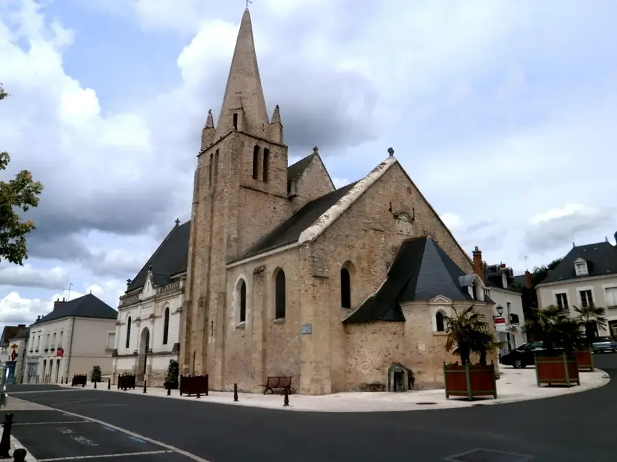 Esvres – city